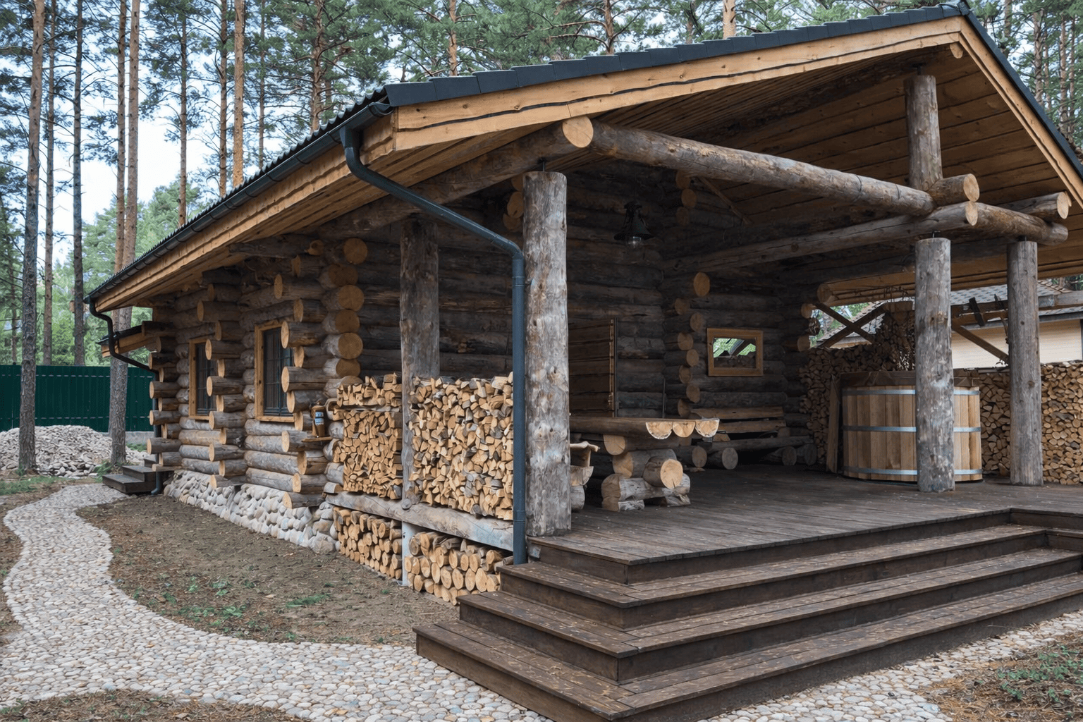 Баня из кело 7x7 с террасой